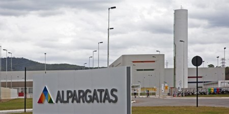 J&F compra Alpargatas por R$ 2,67 bilhões