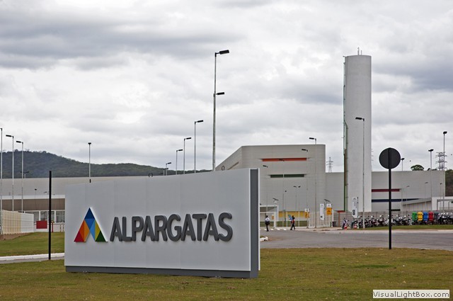 J&F compra Alpargatas por R$ 2,67 bilhões