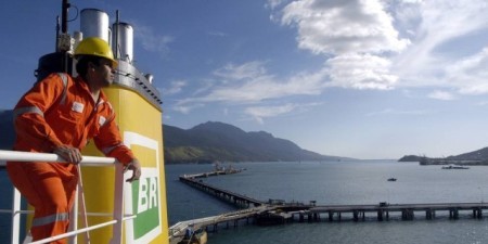 Petrobras vai colocar a Transpetro à venda em busca de alívio no caixa