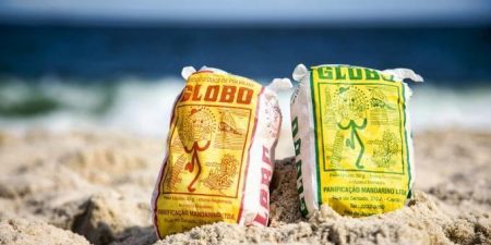 Ambev faz parceria para ajudar Biscoito Globo e lucro vai para ambulantes