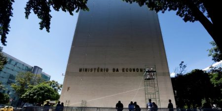 Governo piora projeção do PIB a um recuo de 4,7% em 2020