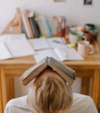 Grandes negócios redefinem forças na educação básica