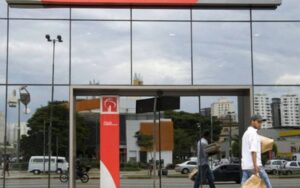 Bradesco e Itaú desovam mais de R$2 b em “crédito podre”, diz jornal